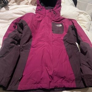 The North Face Women's Magenta and Plum Waterproof Shell Jacket Size M